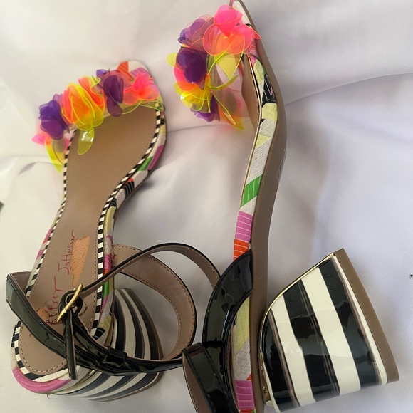 BETSEY JOHNSON the Kove Black and Multicolor Floral Sandals - Picture 12 of 12